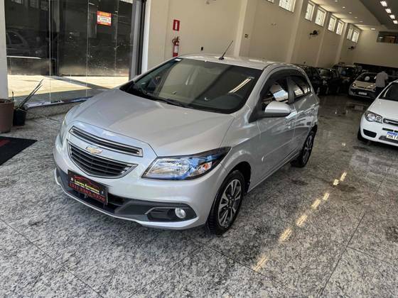 CHEVROLET ONIX 1.4 MPFI LT 8V FLEX 4P MANUAL CHEVROLET ONIX 1.4 MPFI LT 8V FLEX 4P MANUAL